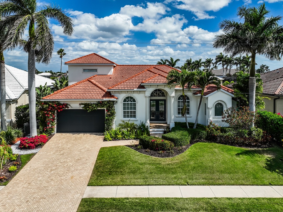 Luxury,House,Exterior,On,Marco,Island,Florida